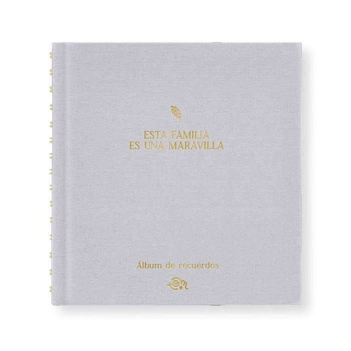 ALBUM FOTOS ENTELADO GRIS - ESTA FAMILIA ES UNA MARAVILLA | 1 UNIDADES | (THE GREAT MOUSTACHE)