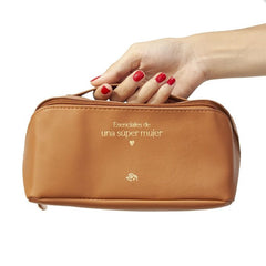 NECESER CUERO VEGANO MARRON - ESENCIALES DE UNA SUPER MUJER | THE GREAT MOUSTACHE