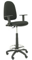 Silla oficina negra Piqueras y Crespo con brazos regulables