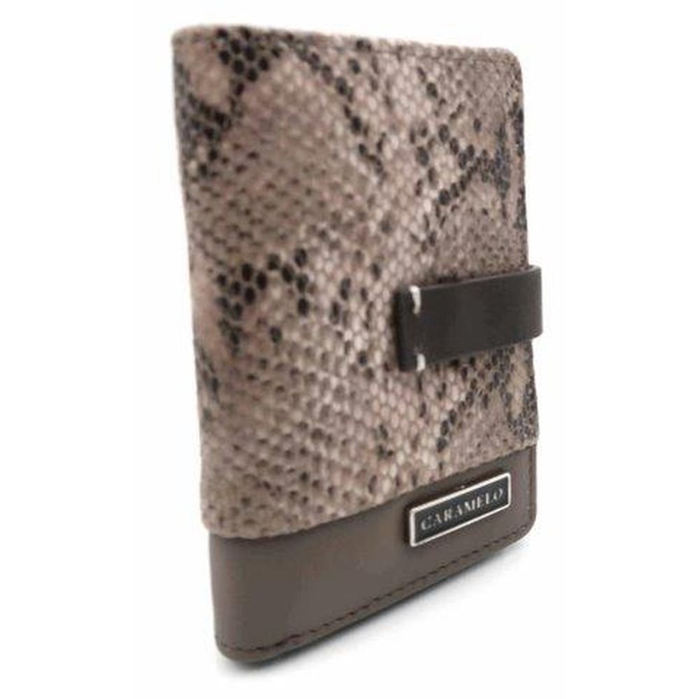 Billetera piel Snike con broche pequeña marrón marca Caramelo