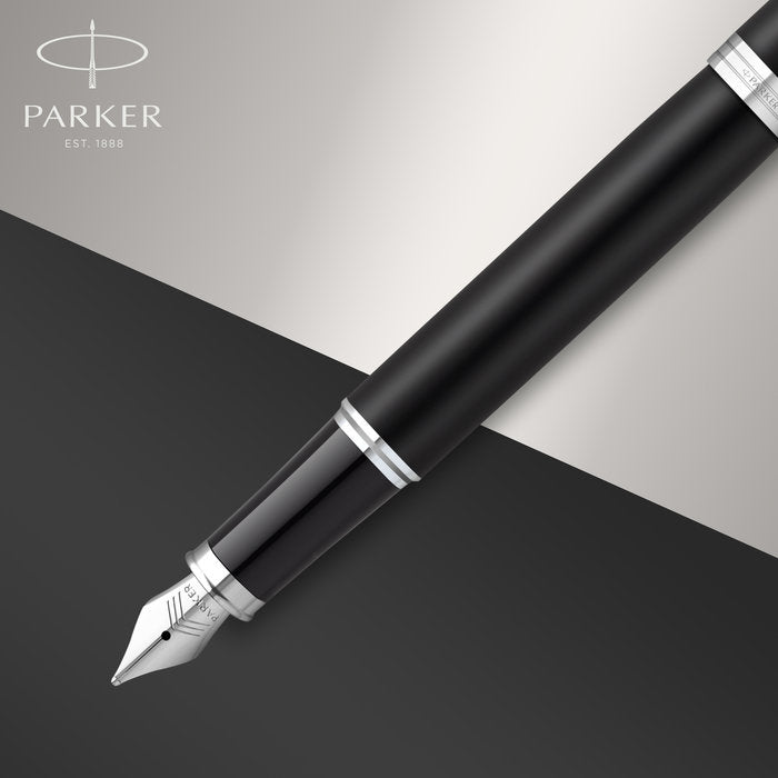 Pluma Parker IM Essential F negro detalles cromados