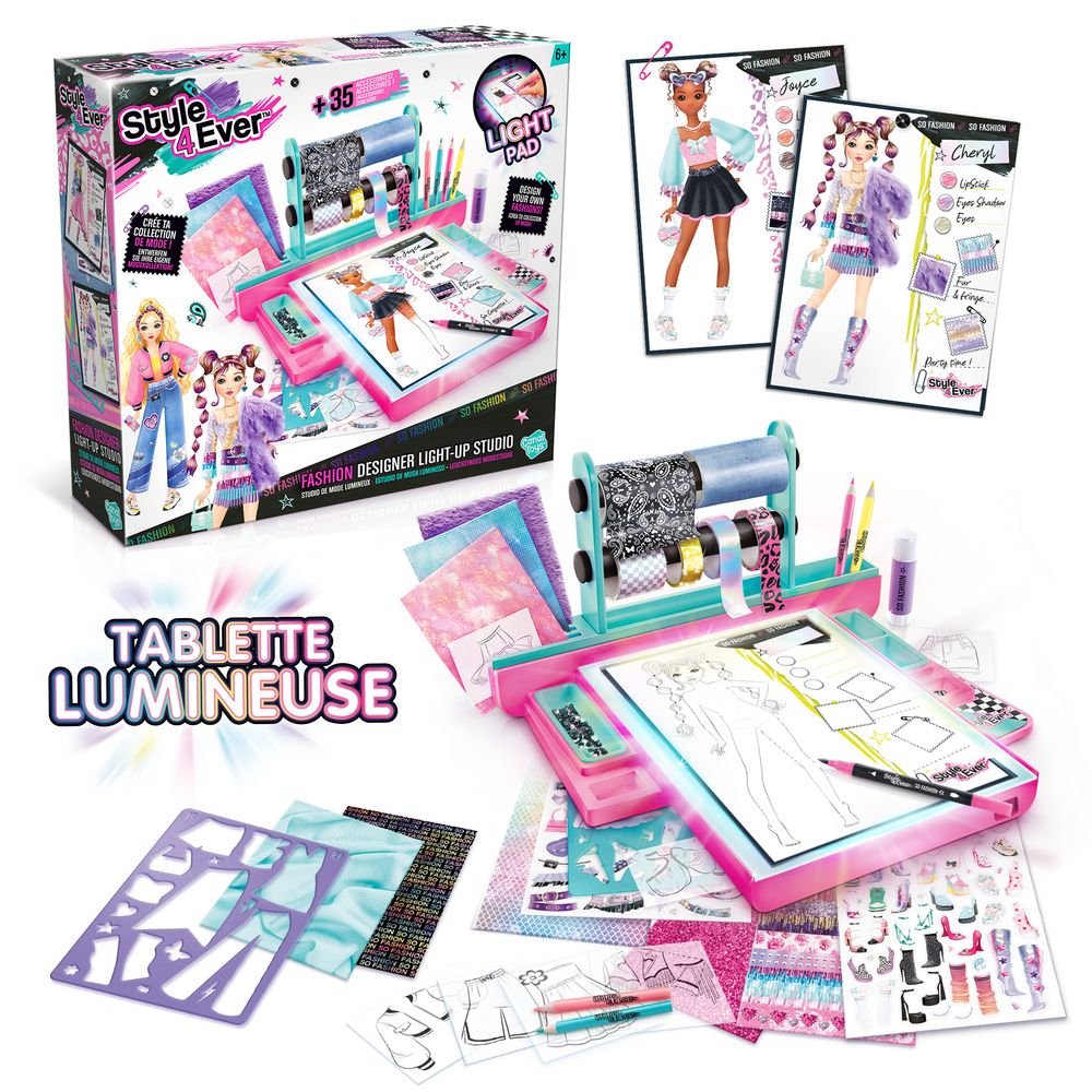 Estudio Diseñador Fashion Designer Studio con luz