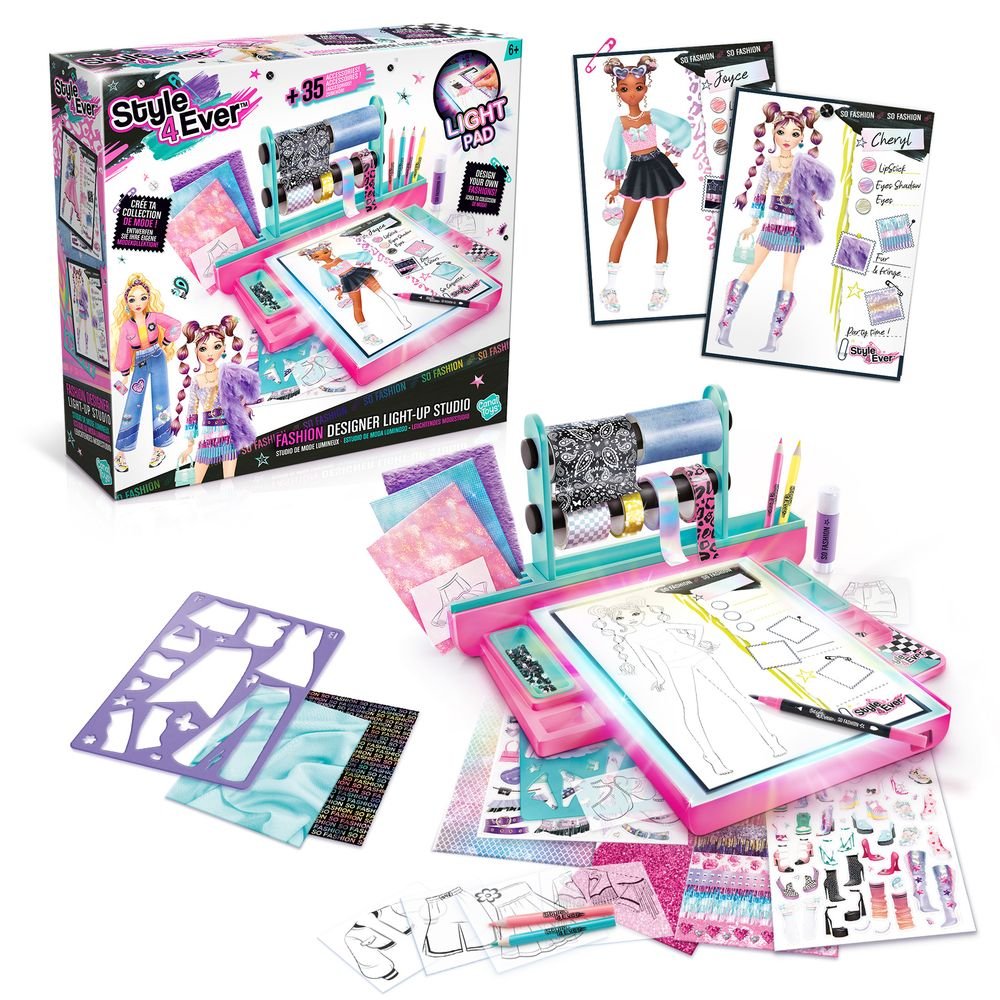 Estudio Diseñador Fashion Designer Studio con luz