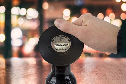 ABRIDOR DE BOTELLAS VINILO | MAGS BRANDS | 1 UNIDAD | 5056004322827 Imagen principal del producto