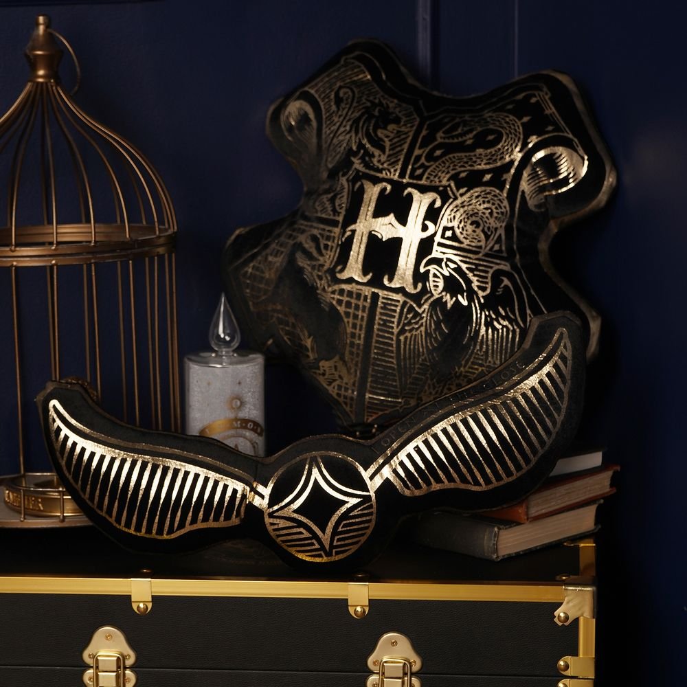 Cojín escudo Hogwarts terciopelo Harry Potter 43 cm