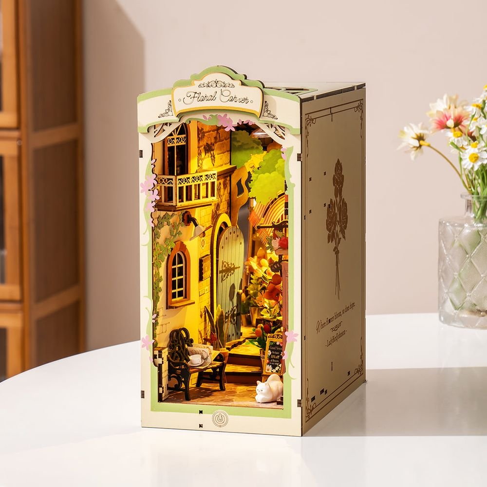 MAQUETA SUJETALIBROS FLORAL CORNER | ROLIFE MADNESSTOYS MAQUETAS | 1 UNIDAD | 6946785121292 Imagen principal del producto