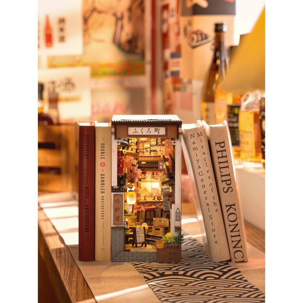 MAQUETA SUJETALIBROS SAKURA WINE ALLEY | ROLIFE MADNESSTOYS MAQUETAS | 1 UNIDAD | 6946785123227 Imagen principal del producto
