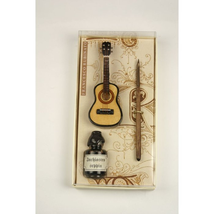 Set Pluma Madera y Tinta con Guitarra Rubinato Imagen principal del producto