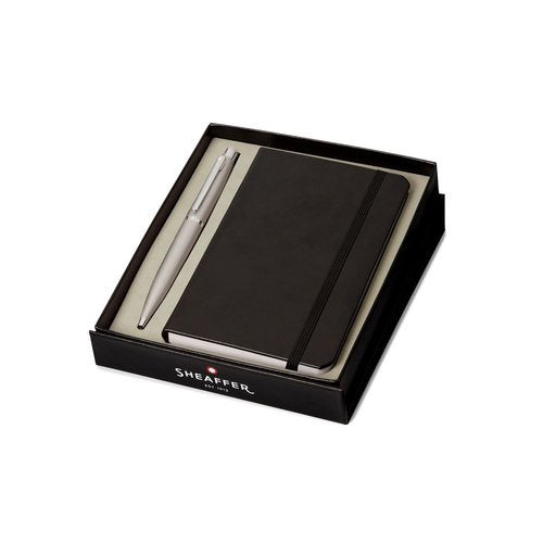 JUEGO BOLIGRAFO 9400 PLATEADO ESTROBOSCOPICO + CUADERNO A6 | SHEAFFER | 1 UNIDAD | 8088872052008