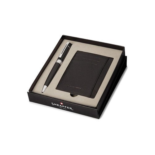 JUEGO BOLIGRAFO 9312 LACA NEGRA Y CROMO + TARJETERO DE PIEL | SHEAFFER | 1 UNIDAD | 8088874769904