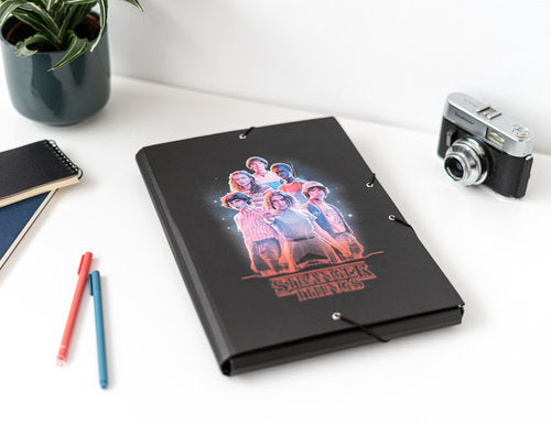 Carpeta Solapas Premium Stranger Things - Grupo Erik