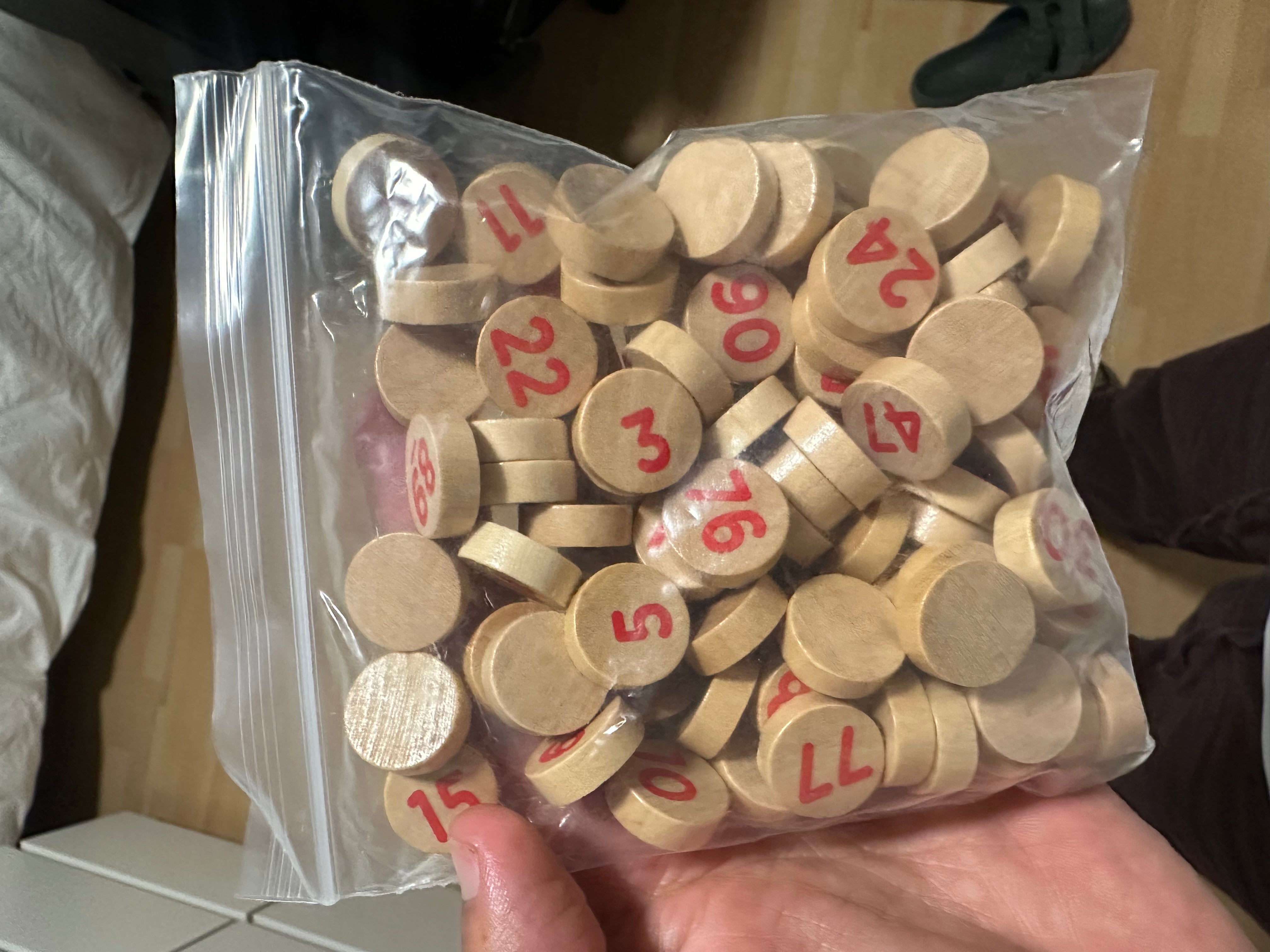 FICHAS DE LOTERIA DE MADERA MARCADAS A UNA CARA | JUGUETES CAYRO S,L | 1 UNIDAD | 8422878201280 Imagen principal del producto